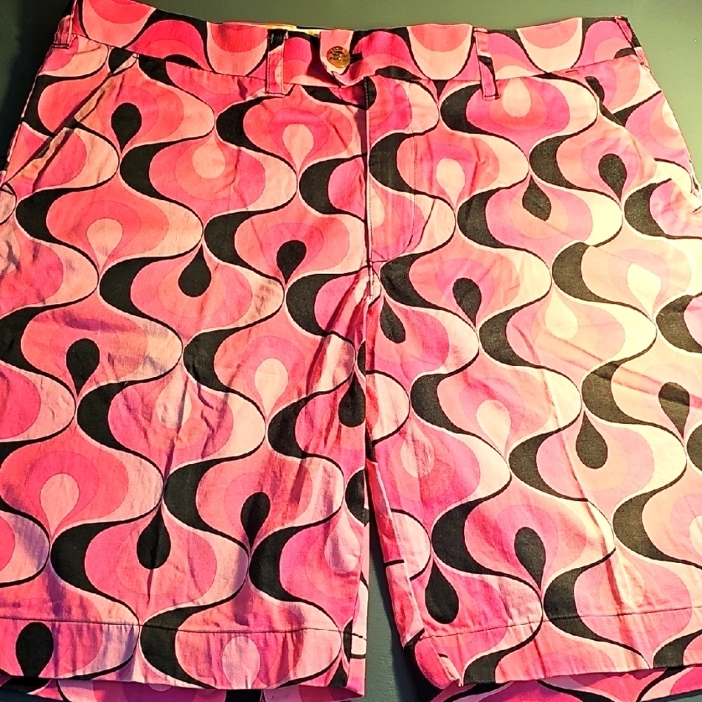 Loud Mouth Mens Stylish Pink Patterned Shorts. Size 34. 4 Pockets.